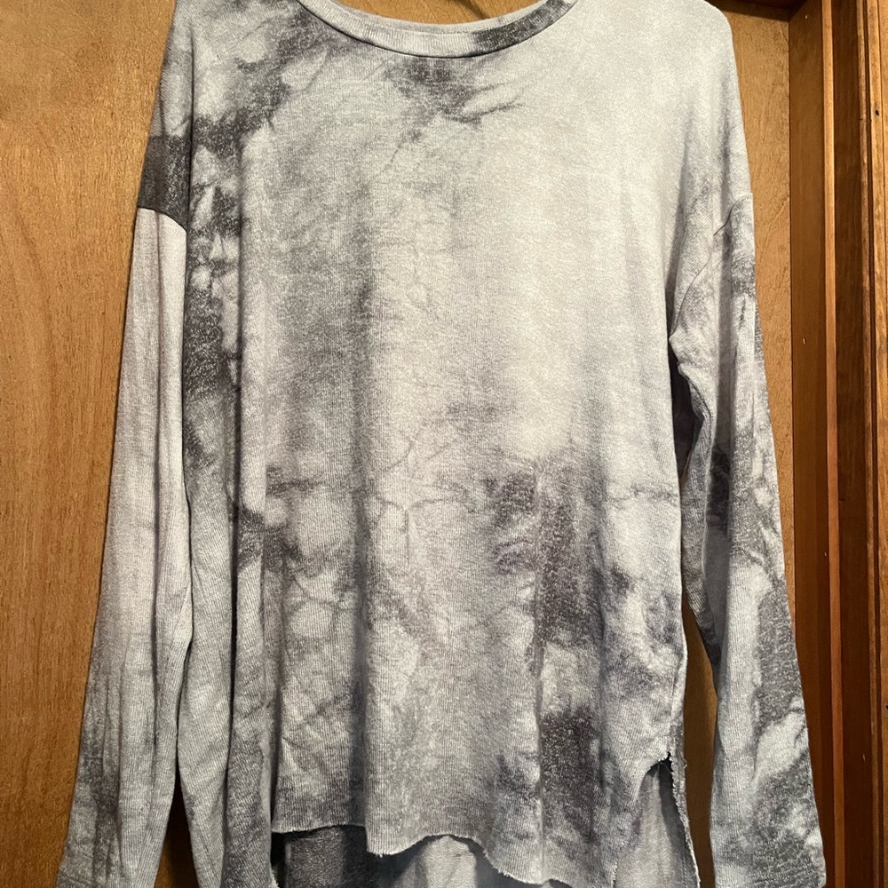 American Eagle Outfitters Black and Gray Long Sleeve Tee